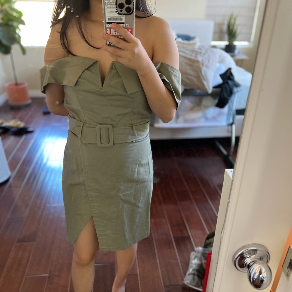 (Essue) Off Shoulder Olive Green Mini Dress